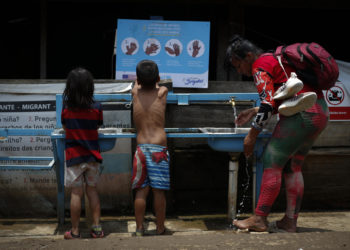 La migración infantil por la selva del Darién crece un 40 % y se encamina a nuevo récord