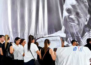 Artistas y seguidores del vallenato homenajean al cantautor colombiano Omar Geles