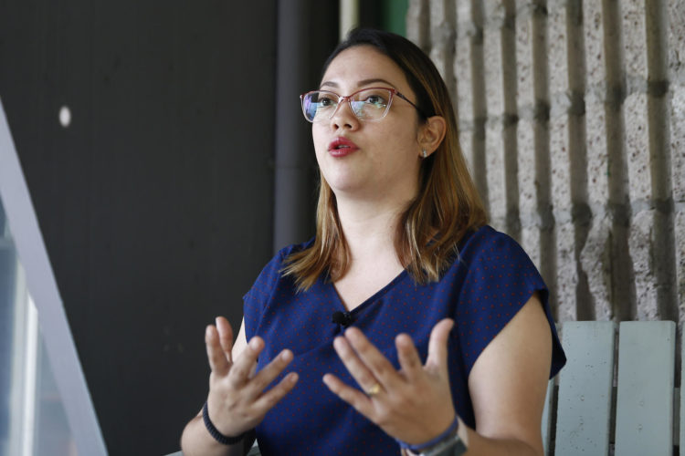 La abogada de justicia transicional de la organización no gubernamental Cristosal, Irene Gómez, habla durante una entrevista con EFE, el 28 de mayo de 2024 en San Salvador (El Salvador). EFE/Rodrigo Sura