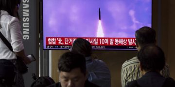Corea del Norte lanza una decena de misiles balísticos en un repunte de la tensión con el Sur