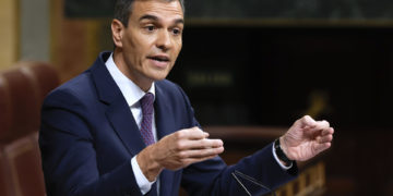 Sánchez considera que la retirada de la embajadora es proporcional a los ataques de Milei