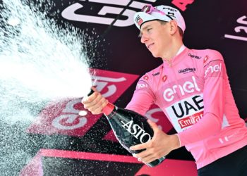 Pogacar se dispara en la crono y blinda la maglia rosa