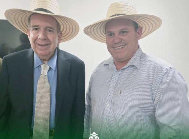 Alcalde Yohanthi Domínguez Santelíz, Carache esta con Edmundo