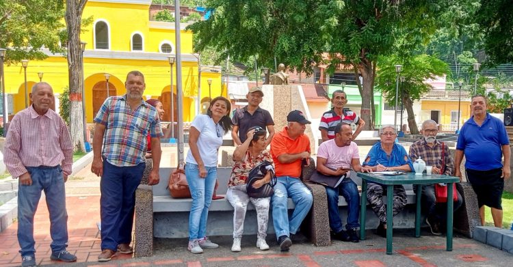 Miembros del equipo municipal y militantes del PSUV durante la jornada  recolección de firmas (Fotos Douglas Abreu)