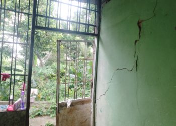 Colapso de cloacas en Santa Cruz afecta a 25 familias y pone en riesgo una vivienda