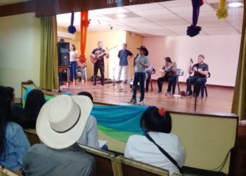 Estudiantes de la escuela Leonardo Ruíz Pineda destacan en festival de la voz