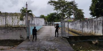 Adolescente murió tras chocar moto contra una cerca de alambre de púa