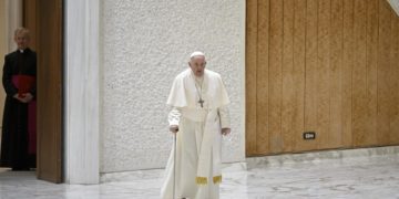 El papa insta a la «reparación» ante los abusos también por parte de la Iglesia