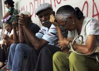 Jubilados y pensionados en el Día del Adulto Mayor: sin poder adquisitivo nos hemos convertido en dependientes de nuestros hijos y nietos