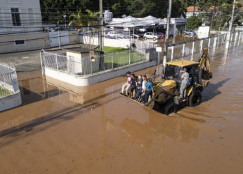 El sur de Brasil suma 96 muertos y 1,5 millones de damnificados a la espera de más lluvias