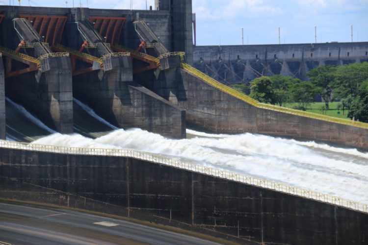 Vista de la hidroeléctrica de Itaipú. EFE/ Rubén Peña
