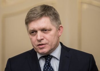 Mejora el estado del primer ministro eslovaco Robert Fico tras graves heridas de bala