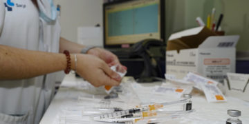 Ejercer la enfermería en Venezuela implica rebuscarse con otros trabajos para redondear la quincena