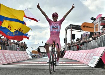 Pogacar se exhibe en la etapa reina y sentencia el Giro