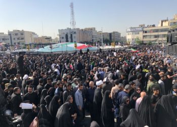 El líder supremo de Irán preside el funeral del presidente Raisí fallecido en un accidente