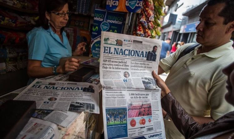Diario El Nacional. Crónica Uno/Cristian Hernández  —  21 directivos de medios independientes deben presentarse una vez a la semana en los tribunales