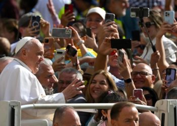 El papa dijo que ya hay mucha «mariconería» en los seminarios, según medios italianos