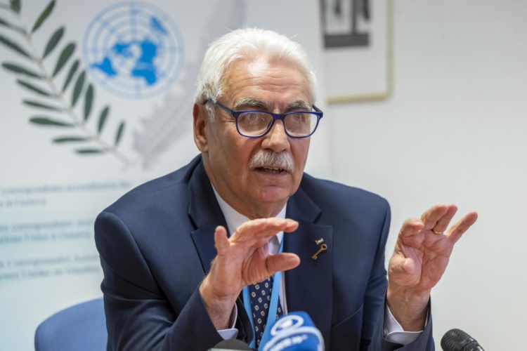 El Ministro de Salud palestino, Majed Abu Ramadan, habla con periodistas de la Asociación de Corresponsales Acreditados ante las Naciones Unidas (ACANU) durante una conferencia de prensa al margen de la Asamblea Mundial de la Salud, en el Sede de las Naciones Unidas en Ginebra, Suiza, 29 de mayo de 2024. La 77.ª Asamblea Mundial de la Salud se celebrará en Ginebra del 27 de mayo al 1 de junio de 2024. El tema de la asamblea de este año es "Todos por la Salud, Salud para Todos". (Suiza, Ginebra) EFE/EPA/MARTIAL TREZZINI
