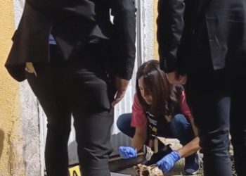 Un cráneo humano y nota de amenaza dejaron frente a una casa en Ejido