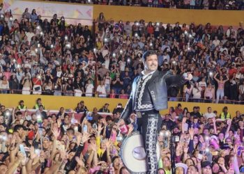 Con rifas de línea blanca, motos y un vehículo 0 km en el Mostacho Fest: Pablo Montero cantó a las madres merideñas