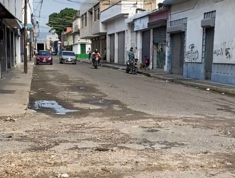 Repletas de huecos están las calles de San Antonio del Táchira. Fotos: Carlos Eduardo Ramírez