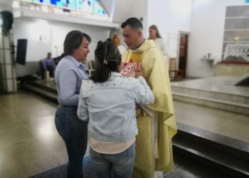 Boconó | Sacerdote Endrie Espinoza celebra un año de ordenación en la Parroquia El Carmen