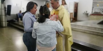 Boconó | Sacerdote Endrie Espinoza celebra un año de ordenación en la Parroquia El Carmen