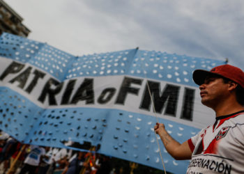 El FMI aprueba el desembolso de otros 800 millones de dólares para Argentina