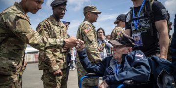 Los últimos veteranos de Normandía vuelven por última vez