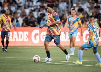 Ronaldinho debuta con victoria en la Liga Monumental de Venezuela