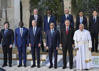¿Biden se desorienta? Un vídeo manipulado se convierte en la comidilla del G7