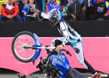 Maduro declara las piruetas en motocicletas como un deporte nacional de Venezuela