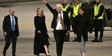 Julian Assange llega a Australia tras formalizar su libertad con la justicia de EE.UU.