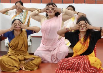 Modi subraya la creciente popularidad del yoga en el décimo día mundial de esta práctica