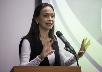 La oposición venezolana se cita este lunes en el Senado para un acto telemático de Machado