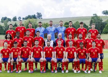 España realiza la foto oficial con buena sintonía con Pedro Rocha