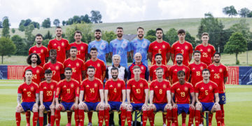 España realiza la foto oficial con buena sintonía con Pedro Rocha