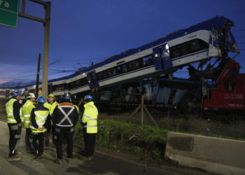 Dos muertos en un choque de trenes en la capital de Chile