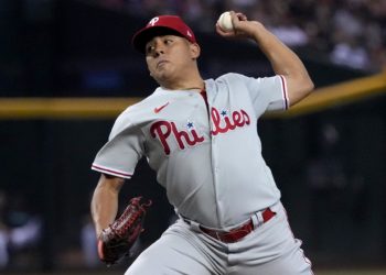 Ranger Suárez aparca su liderato en juegos ganados al retirarse lesionado de la mano