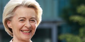 Populares, socialistas y liberales mantienen mayoría en la Eurocámara, según últimos datos