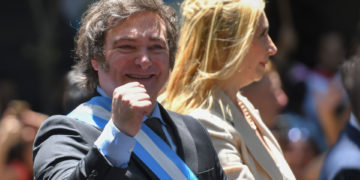 Javier Milei cumple seis meses con superávit fiscal, pero déficit político y de gestión