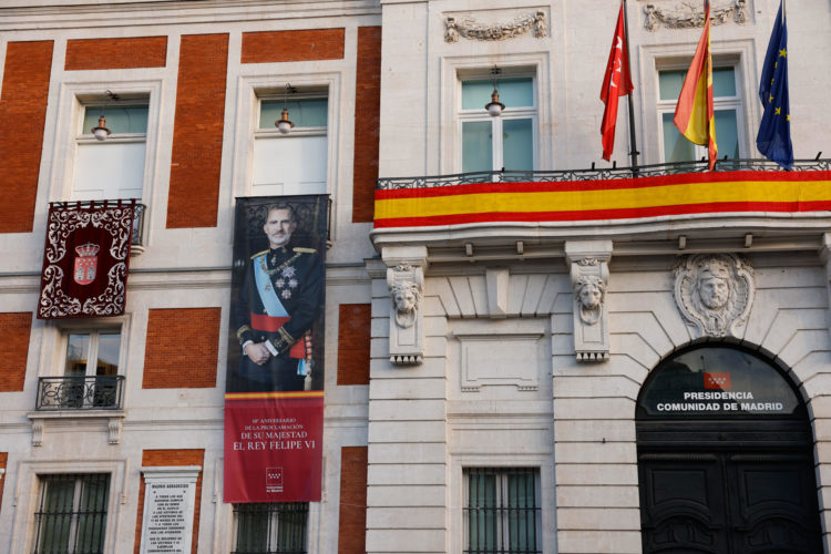 Madrid se prepara para conmemorar mañana el décimo aniversario del reinado de Felipe VI con la celebración de distintos actos en el Palacio Real, en los que el jefe del Estado va a estar acompañado por la reina Letizia, la princesa Leonor y la infanta Sofía. EFE/ Juanjo Martin