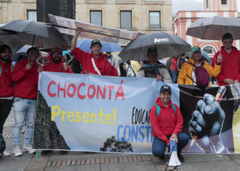 Maestros levantan huelga y paro en Colombia después de hundirse la reforma a la educación