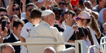 El papa dice que hay una «libertad mala» que «permite a los ricos explotar a los pobres»
