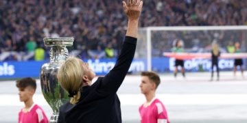 El aura de Beckenbauer impregna la ceremonia inaugural