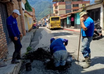 Aguas de Mérida corrige avería de agua potable y de aguas servidas en Libertador