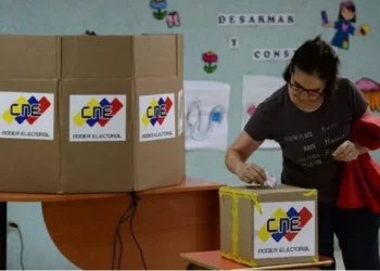 Conozca las diferencias entre las funciones de los testigos y los miembros de mesa