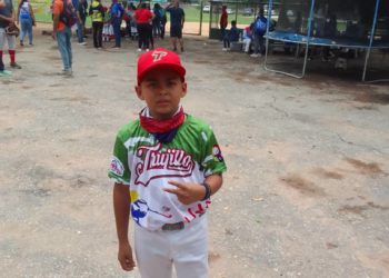 Pequeño trujillano gana Bate de Oro en Nacional de Beisbol en Aragua