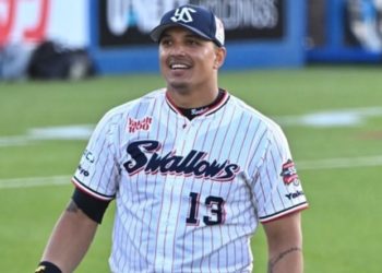 José Osuna pacta con Yakult y seguirá en Japón por tres temporadas más