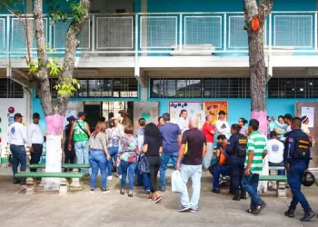 Entre buena afluencia general (y fuertes quejas en Valencia) se desarrolla simulacro electoral